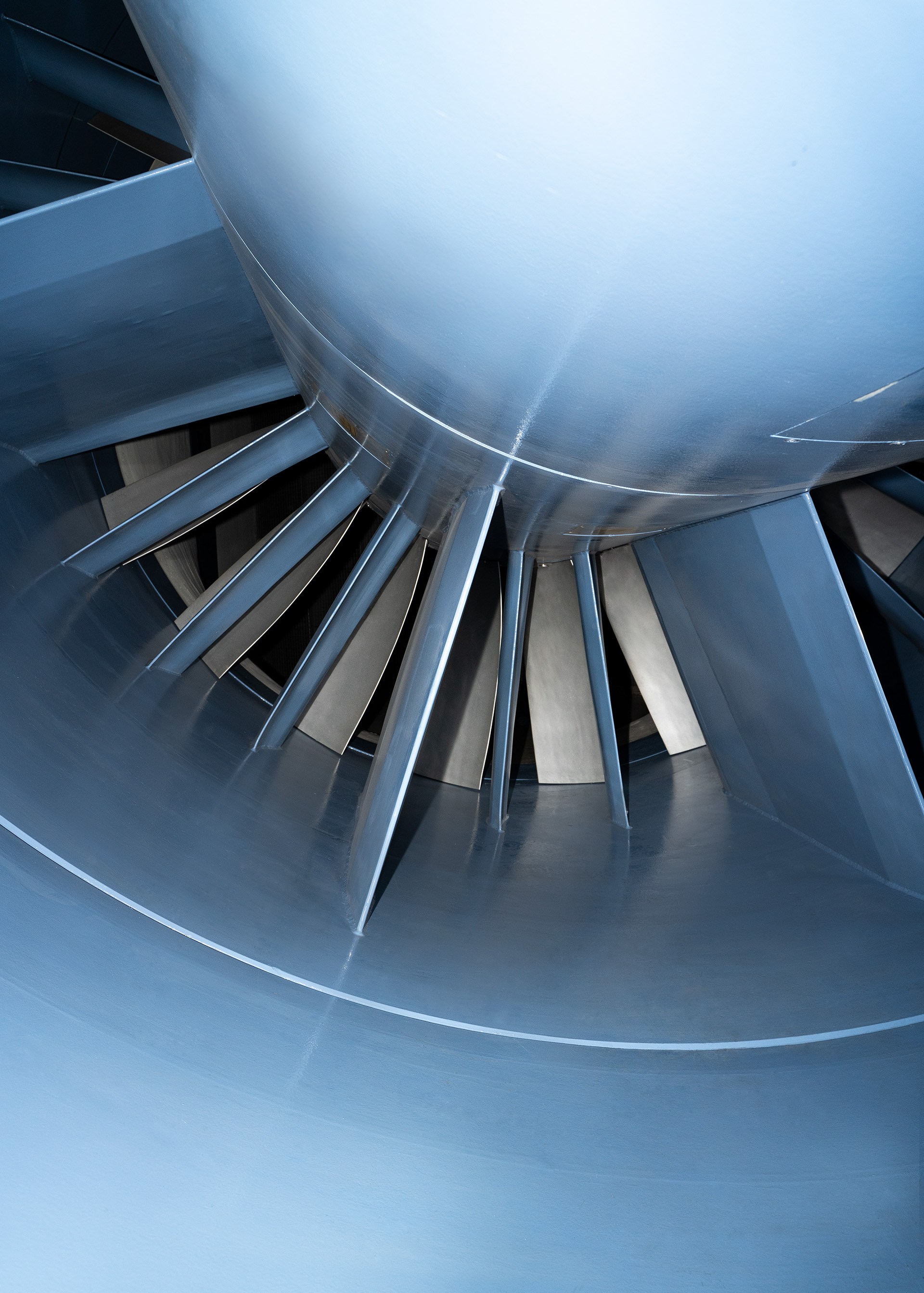 Rüzgâr tünelinin fanı 2.720 kW'a kadar güç tüketimine sahiptir.