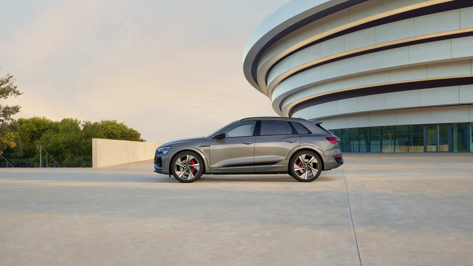 Side view of the Audi Q4 e-tron. 